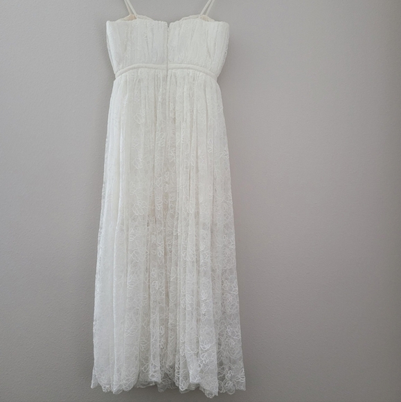 Lace dress - Picture 3 of 5